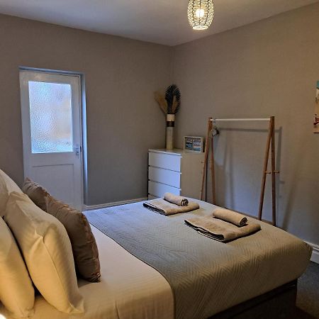 Llandudno Apartment, Quirky Pub With Tropical Beer Garden Εξωτερικό φωτογραφία
