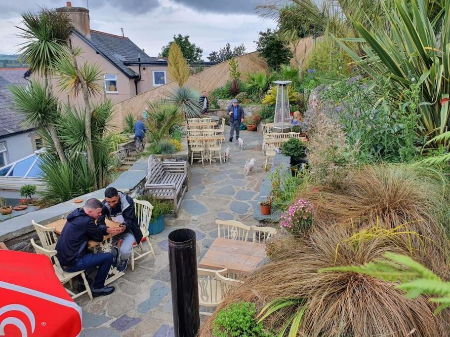 Llandudno Apartment, Quirky Pub With Tropical Beer Garden Εξωτερικό φωτογραφία