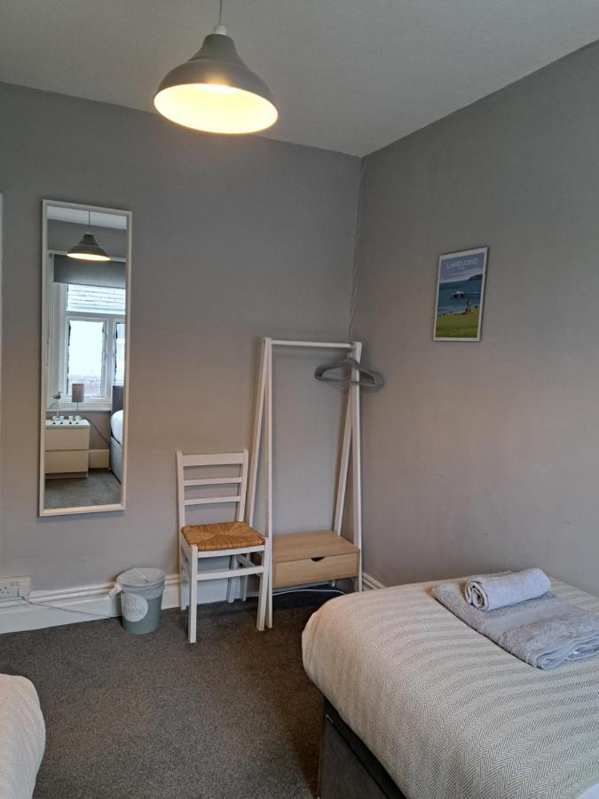Llandudno Apartment, Quirky Pub With Tropical Beer Garden Εξωτερικό φωτογραφία